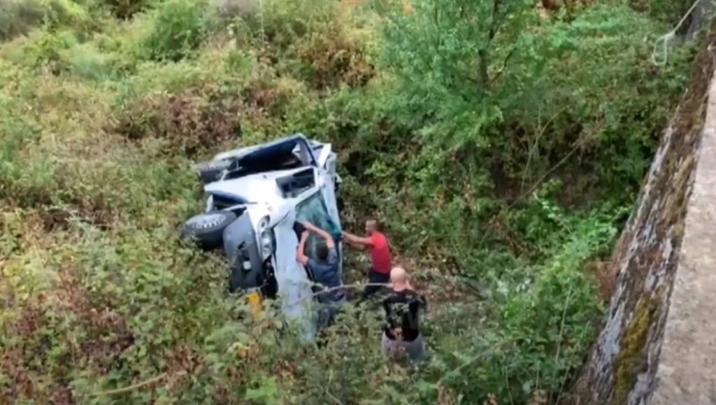 Aksidenti me 5 të vdekur në Qafë Muzinë, arrestohet shoferja e “Range Rover” Screenshot 1 34 1068x604 1