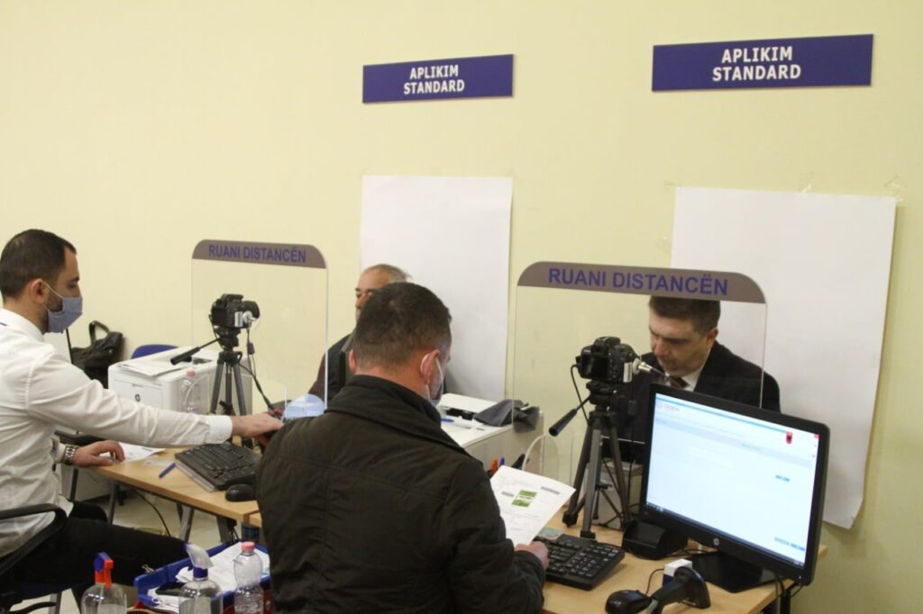 Zyra e aplikimit për dokumente biometrike, të hapura edhe ditën e shtunë aplikim pasaporte karte aleat