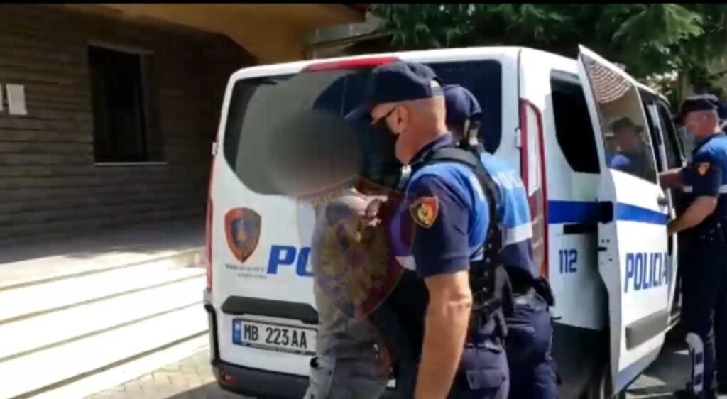 Kreu marrëdhënie seksuale dhe e la shtatzëne 20 vjeçaren me aftësi të kufizuara, kapet autori në Fier arrestim