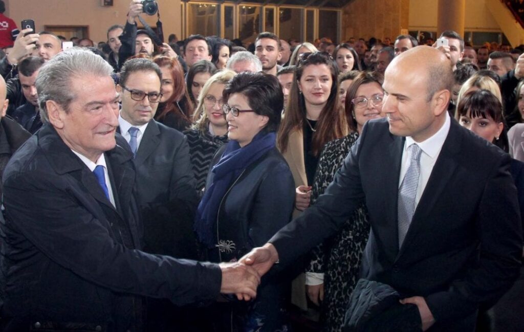 Dhëndri i Berishës ironizon ambasadoren Yuri Kim: Dama plakë! Ligësia e sulmon e injoranca e përqesh, e vërteta është e padiskutueshme berisha malltez