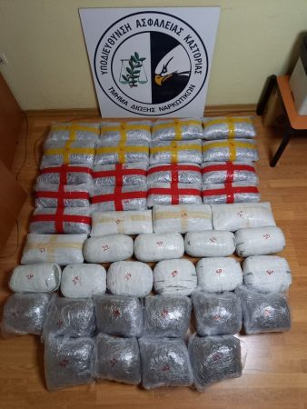 Po kalonin kufirin grek me çantat plot drogë, arrestohen tre të rinj shqiptarë droge 338x450 1