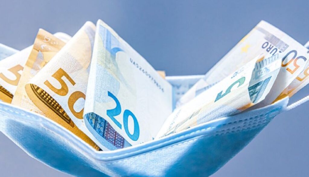 Rreziku i transmetimit të virusit nëpërmjet kartëmonedhave është shumë i ulët euro maske