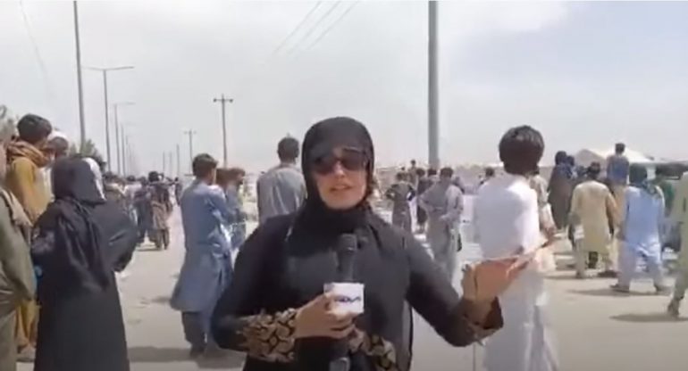 Gazetarja raporton mes plumbave në aeroportin e Kabulit! Të gjithë ikin me vrap nga të shtënat gazetarja 770x416 1