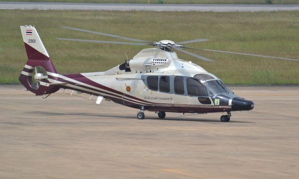 Piloti kanadez në telashe, parkon helikopterin në mes të qytetit për të blerë ëmbëlsira helikopteri2 600x360 1