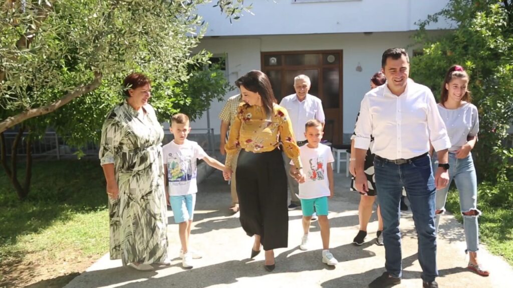 Ministrja Kushi: Tashmë të gjithë nxënësit e shkollave 9-vjeçare publike do t’i përfitojnë librat falas kushi 2