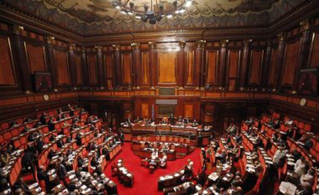 Deputetët italianë kundër pasaportës jeshile të vaksinimit (VIDEO) parlamenti italian