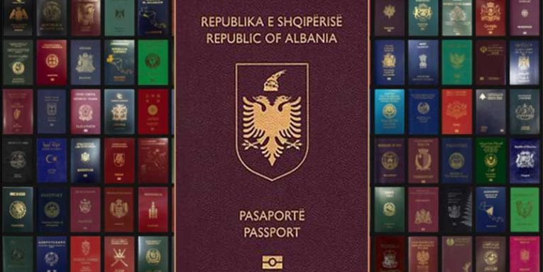 CNN shpall pasaportat më të fuqishme në botë, ja ku renditen Shqipëria dhe Kosova pasaporta shqipetare 765x383 1