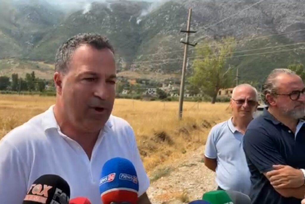 Rama e përjashtoi nga partia, Niko Peleshi del me Dritan Lelin në Dukat peleshi leli
