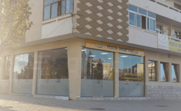 Vodhi pensionet e qiratë dhe bleu lokal në Pogradec, prokuroria: Sekuestro të pronave të ish-drejtorit të postës, Korçë pensione