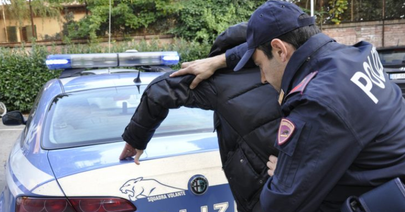 “Kishin rreshtuar shishet e birrës…”/ Shqiptarët e bërë “tapë” rrahin biznesmenin dhe një klient. E pësojnë keq nga Policia policia italiane arrestim