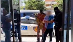 Dogji një sipërfaqe toke dhe pjesërisht një magazinë bujqësore, pranga 44 vjeçarit në Rrogozhinë rrogozhine