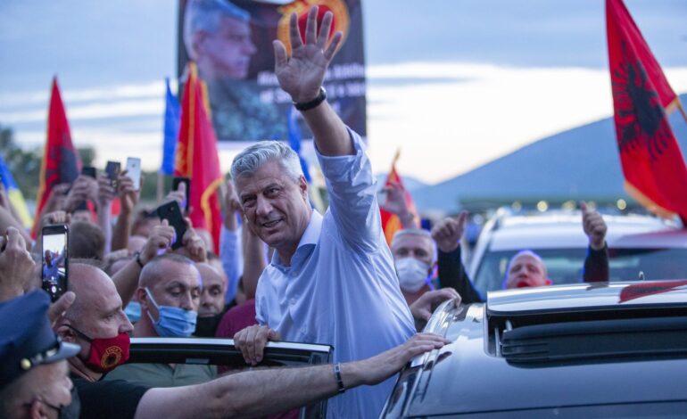 VIDEO/ “Vritini serbët”, tifozët e skuadrës serbe thërrasin në kor emrin e Hashim Thaçit, ndërpritet ndeshja thaci