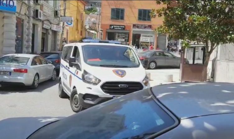 Zbardhen përgjimet që çuan pas hekurave 7 trafikantët: Sa hashash do? Edhe armë kemi plot thedftg 753x450 1