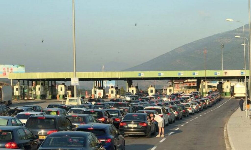 Prag fundjave, fluks turistësh nga Kosova për në Shqipëri vermice