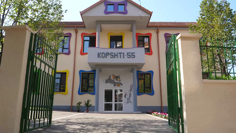 Një lajm i mirë për prindërit, nis në Shqipëri projekti “Çerdhe dhe kopsht pranë vendit të punës” vlcsnap 2021 08 03 12h38m59s388
