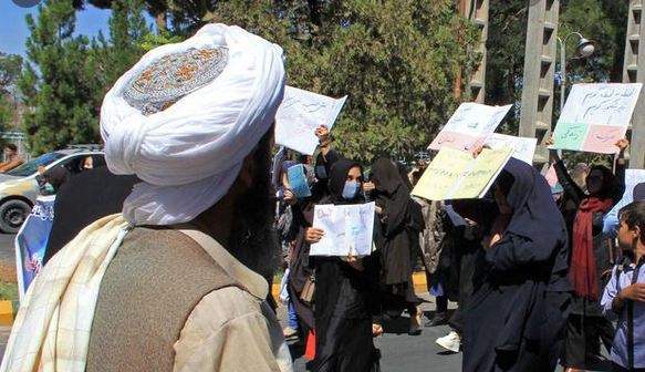 E rrallë/ Gratë në Kabul protestojnë për të drejta në regjimin Taliban (Foto) 1 1 3
