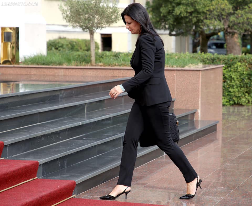 Rikthehen sfilatat e modës “Kuvendi Fashion Week”, deputetët vijnë me koleksionet e reja vjeshtë-dimër 10 10 1
