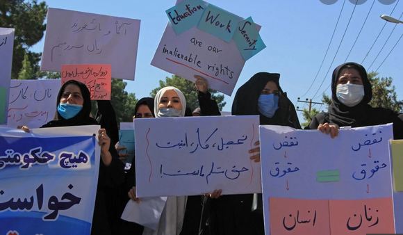 E rrallë/ Gratë në Kabul protestojnë për të drejta në regjimin Taliban (Foto) 2 2 2