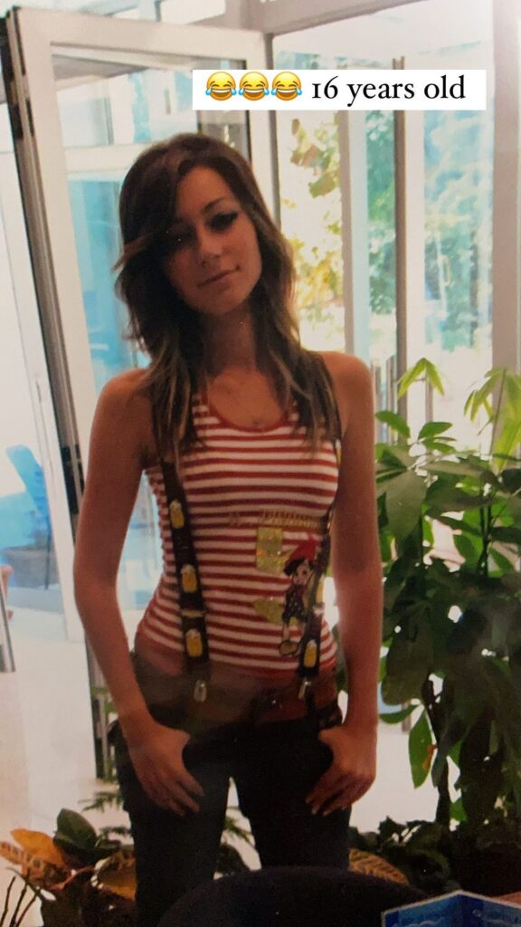 "E qeshur, qejflie e gjithmonë një hap para”, Ronela Hajati publikon fotot nga fëmijëria e adoleshenca dhe na vërtetoi se disa gjëra nuk ndryshojnë kurrë 2 2 46