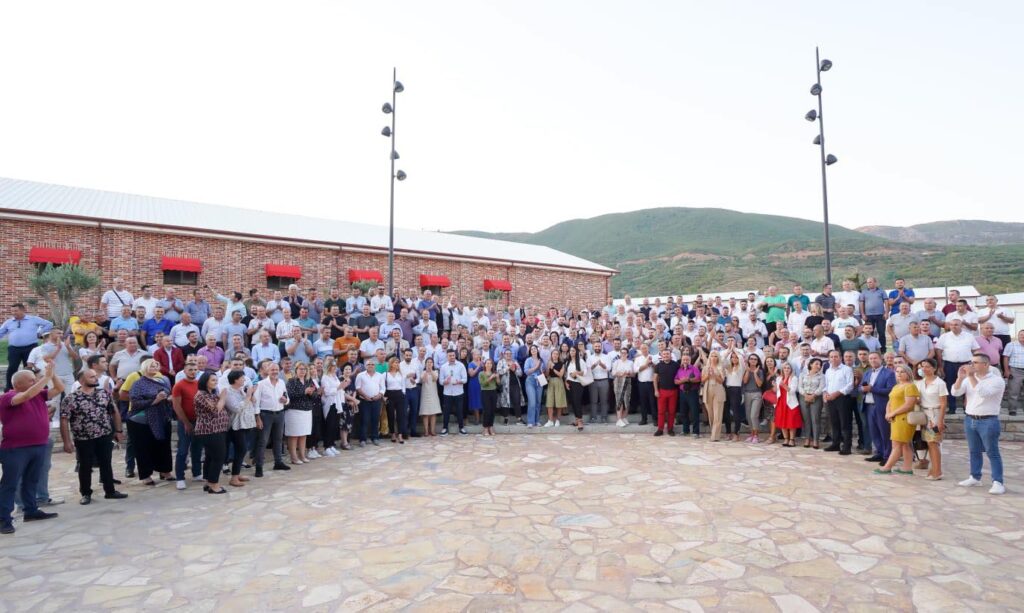 Rama e zhvendosi në Fier, Balla takim me përfaqësuesit e PS në Elbasan 241999893 4416237365088497 5270865182831267260 n