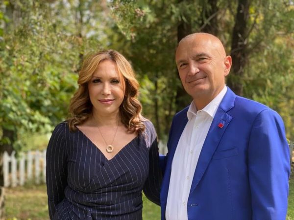 PD paralajmëroi se do e padisë/ Evi Kokalari shfaqet në krah të Presidentit Meta 243741743 10159551003774510 1684953172519139897 n 600x450 1