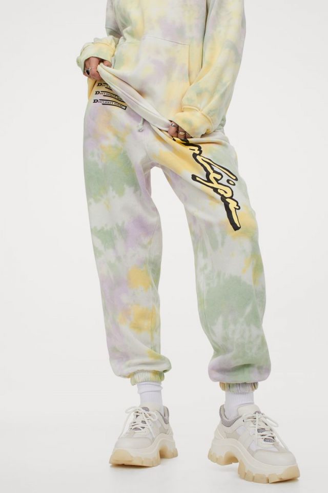 Këngëtarja shqiptare nis bashkëpunim me shtëpinë ndërkombëtare të modës, Dua Lipa hedh në treg ‘hoodie’ me emrin e saj 3 3 18