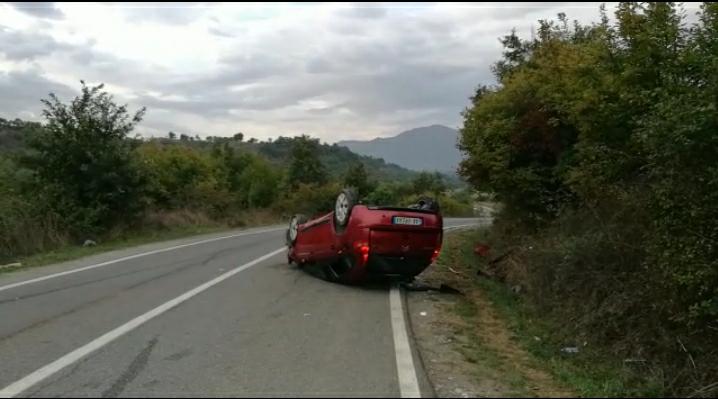 Aksident në Burrel-Skuraj, mjeti kthehet përmbys në rrugë. Plagosen 3 vajza 317E2B3F EF46 40DB ABD4 AB14D0E011CE