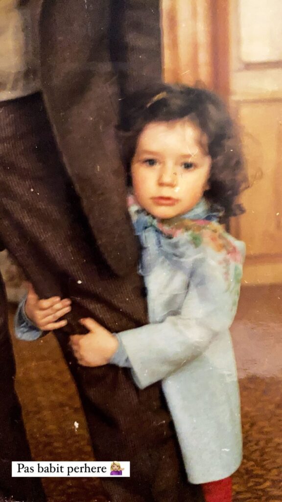"E qeshur, qejflie e gjithmonë një hap para”, Ronela Hajati publikon fotot nga fëmijëria e adoleshenca dhe na vërtetoi se disa gjëra nuk ndryshojnë kurrë 5 5 10