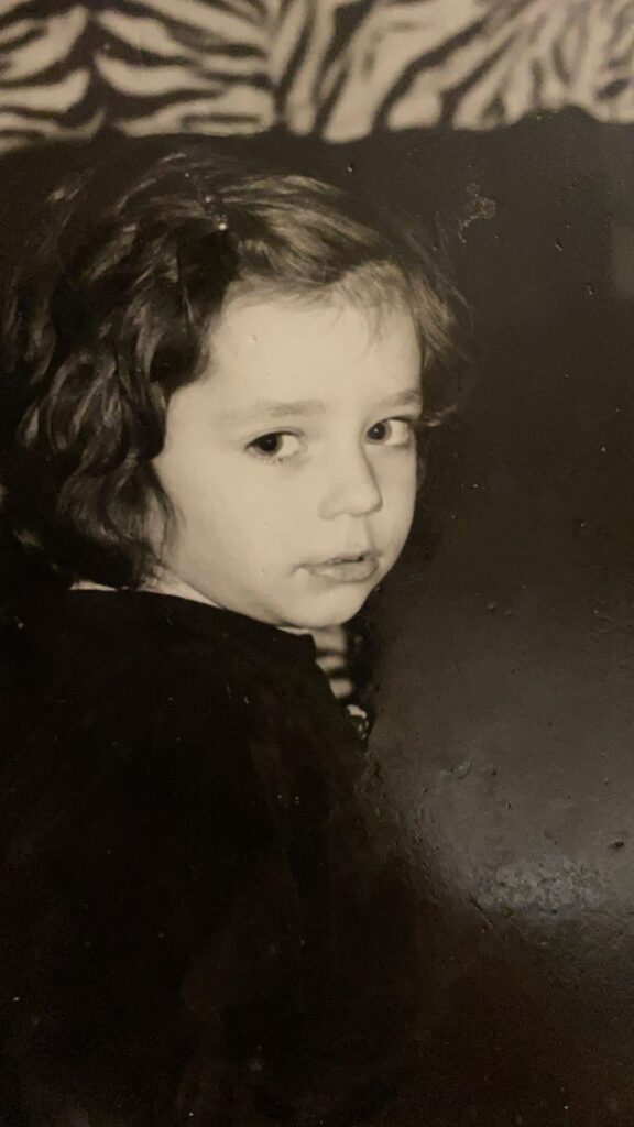 "E qeshur, qejflie e gjithmonë një hap para”, Ronela Hajati publikon fotot nga fëmijëria e adoleshenca dhe na vërtetoi se disa gjëra nuk ndryshojnë kurrë 6 6 6