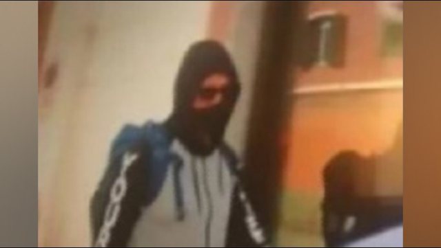 Inskenoi djegien e tij në makinë në Pukë, publikohet fotoja e biznesmenit italian, i maskuar që të mos identifikohej 1 640 0 61470a2297927