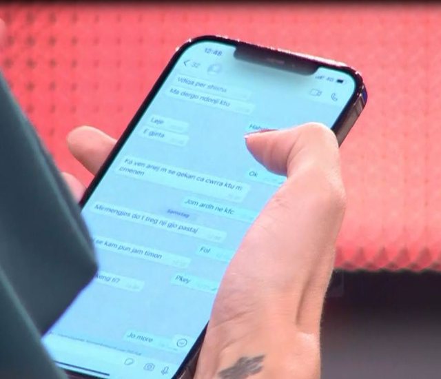 "Më merr në telefon o debil se dua të të them diçka”/ Degradojnë keq tensionet mes konkurrenteve të 'Përputhen' 2 640 0 61498ba0f1bb7