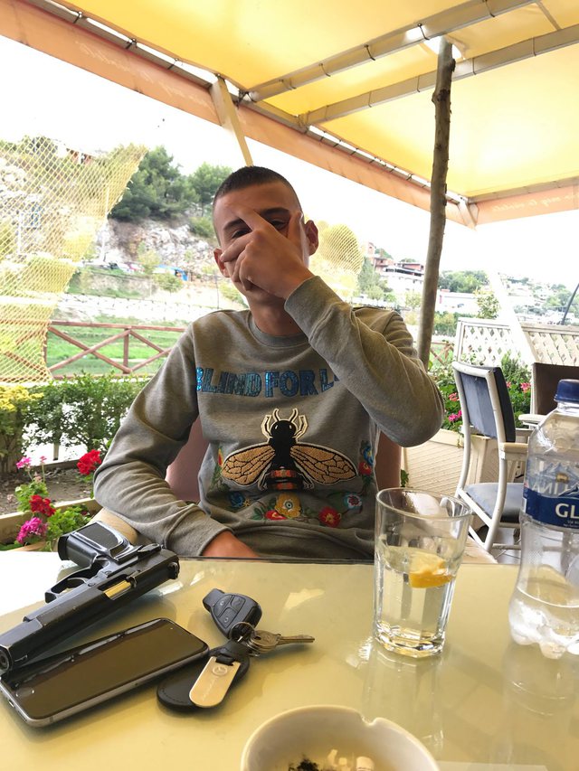 Kush është 21-vjeçari që ekzekutoi oficerin e krimeve në Lezhë dhe jeta e tij mes makinave luksoze e armëve 640 0 615307e64b6a2