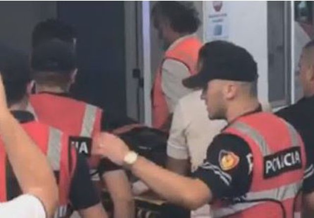 Tentoi të vriste veten pasi ekzekutoi efektivin, dalin pamjet kur 21-vjeçari mbërrin në urgjencën e Lezhës me barrelë 640 0 615332edc974d