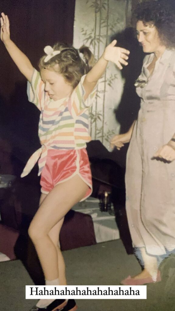 "E qeshur, qejflie e gjithmonë një hap para”, Ronela Hajati publikon fotot nga fëmijëria e adoleshenca dhe na vërtetoi se disa gjëra nuk ndryshojnë kurrë 8 8 3