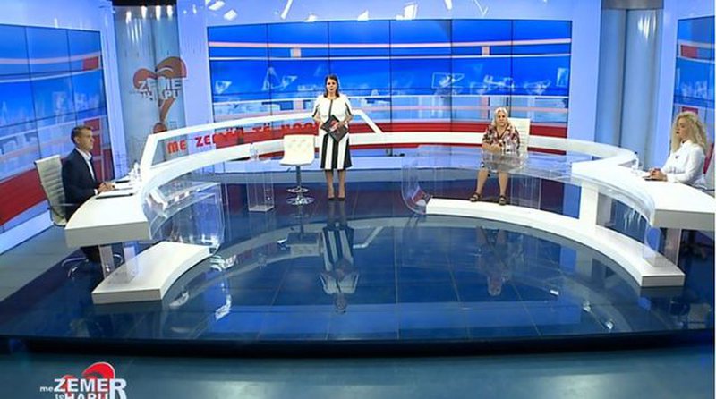 “Ajo është e çmendur”/ Dy motrat shpërthejnë live në emision, ja akuzat ndaj njëra-tjetrës 800 0 12ed038caa92dd31ff9141d3e0161802