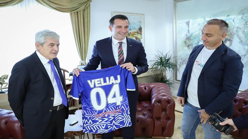 Veliaj uron Pavarësinë e Maqedonisë së Veriut: Statusi i ngritur i shqiptarëve sot nuk do qe i mundur pa betejën e këtyre burrave 800 0 21ed7f3a6da004c610771878b06bae1c