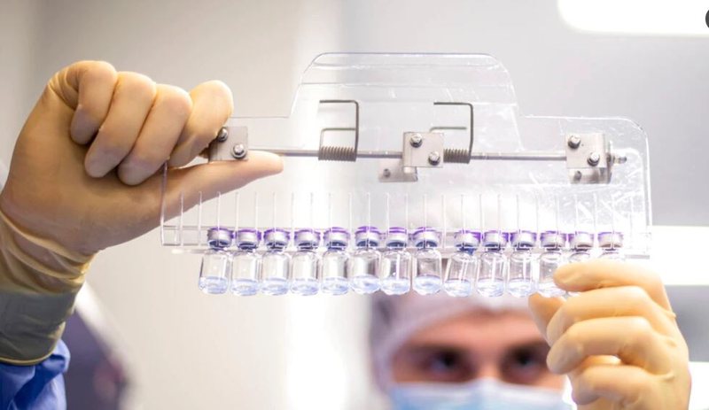 Zëri i Amerikës: FDA autorizon bërjen e dozës së tretë të vaksinës për të moshuarit mbi 65-vjeç 800 0 58fc5d3b604f7760058b0a5bf00840b4