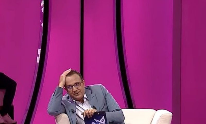 “U bëfshi lëmsh të dy”, Ardit Gjebrea bëhet me dhimbje koke kur dëgjon … 800 0 61473beb87ef1