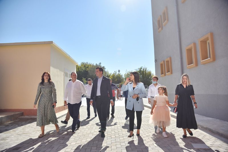 Inaugurohet shkolla “Feti Fanaj” në Petrelë, Veliaj: Në 101 vjet kryeqytet nuk kemi hapur kaq shumë shkolla brenda 1 viti 800 0 f093d01f80f0e4374c836d2bcfa8e70a