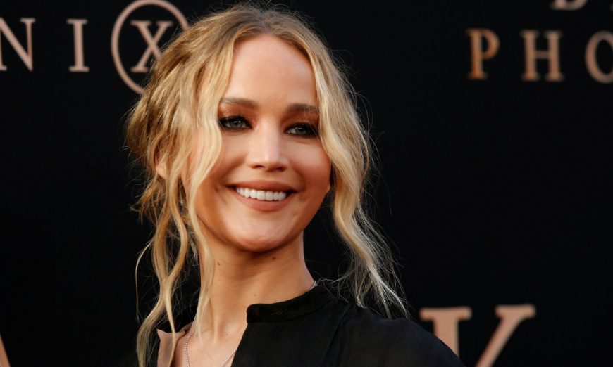 Jennifer Lawrence do të bëhet nënë për herë të parë, fotografohet me barkun e rrumbullakosur Jennifer