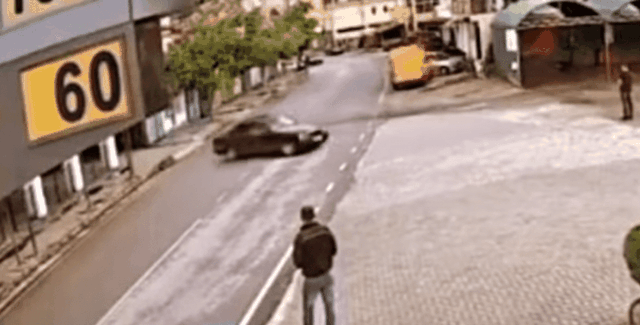 I riu në Peshkopi bën drift dhe “djeg” gomat në rrugë, por “argëtimi” i tij zgjat shumë pak (Video) MAKINA