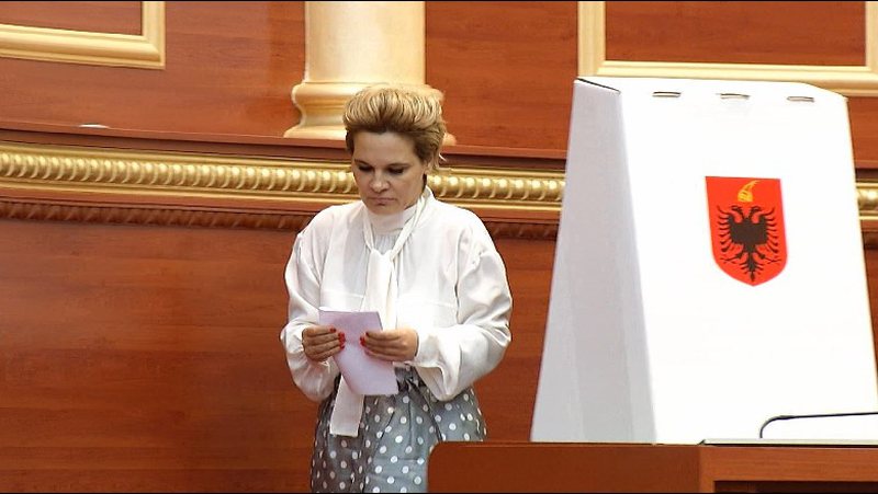 Përçahet aleanca PD -LSI? Monika Kryemadhi kundërshton ‘urdhrin’ e Lulzim Bashës MONIKA KRYEMADHI