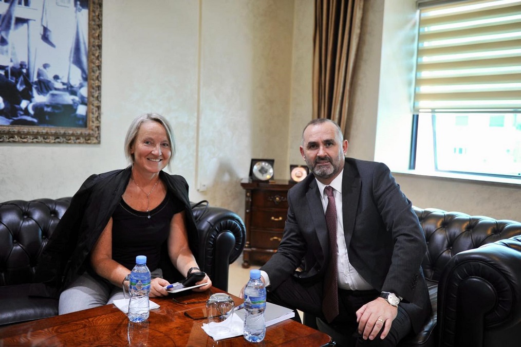 Ministri i Drejtësisë Manja takon përfaqësuesen e OPDAT, Lakomy: Shpresëplotë për mbështetjen e partnerëve ndërkombëtar për Reformën në Drejtësi Manja