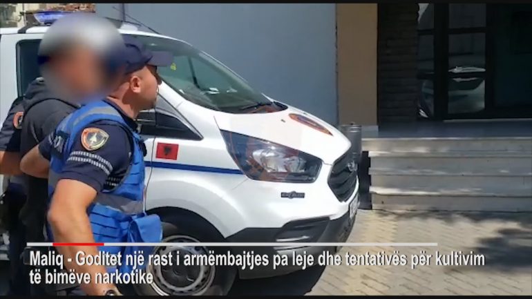 I sekuestrohen kallashnikov, municion luftarak e bajoneta, arrestohet një nga dy vëllezërit korçarë POLICIA MALIQ 770x433 1