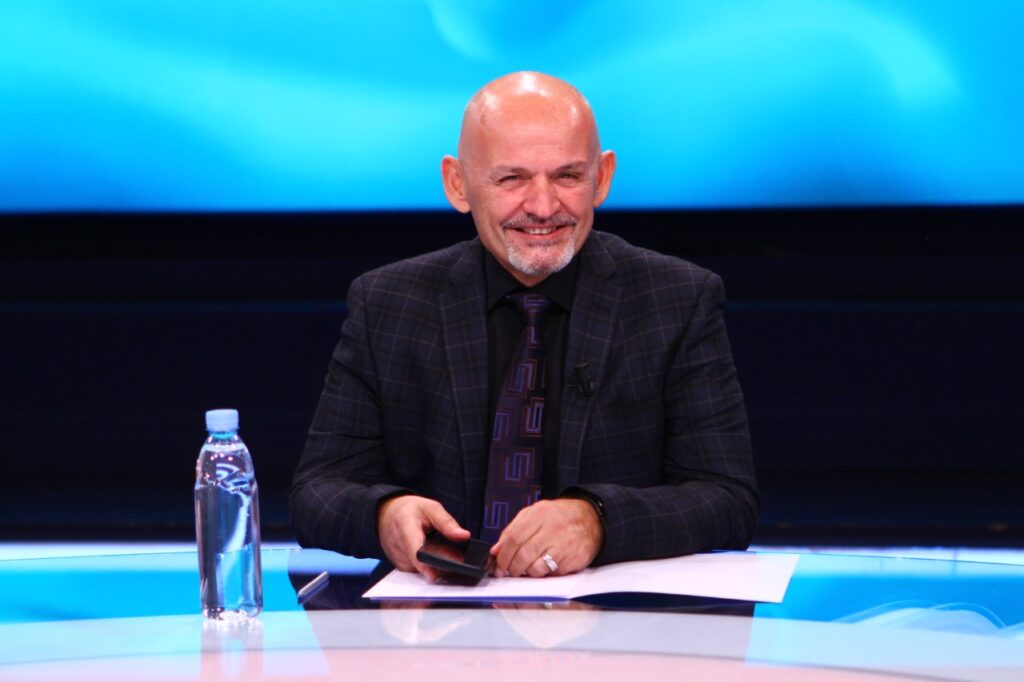 “Ti po ha bukë, vëllai yt po ha dhe!”, Pastori rrëfen bisedën me kriminelin Pastori Paulin Vilajeti
