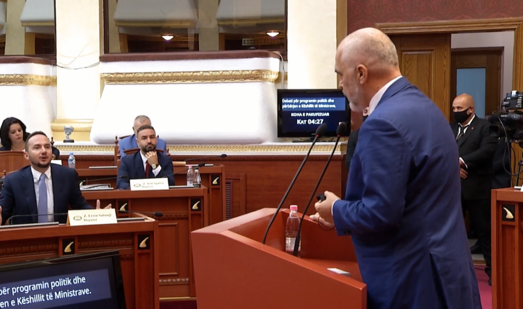 Kryeministri Rama mbërrin në seancë plenare: Metë keq s’keni fituar kurrë me ne, ika, kisha punë se do largohem për shumë ditë Rama 1