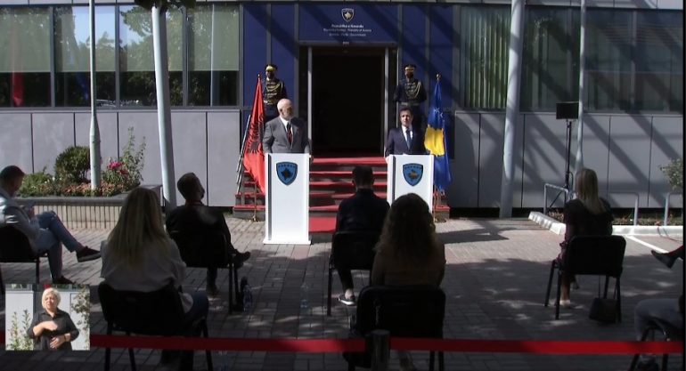 “Debati i vjetër” me Kurtin, Rama: Si vëllai i madh kam mësuar që me të voglin ka gjithmonë një problem, nuk të dëgjon kurrë Screenshot 17 10 770x417 1