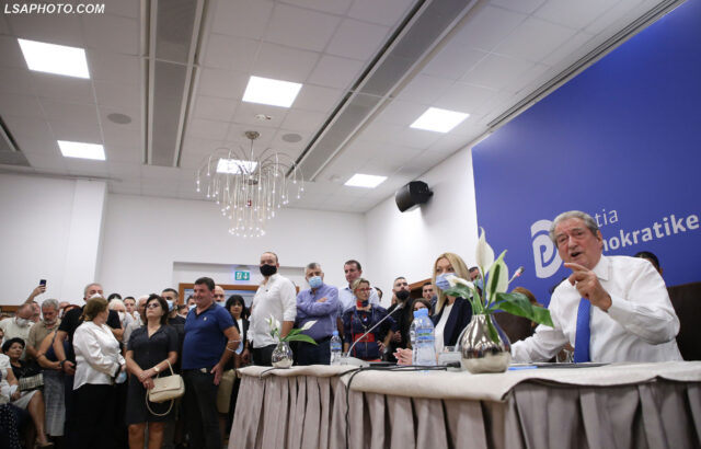 FOTO/ Cilët janë demokratët që mbështesin hapur Berishën 4 Takimi i Berishes 5 640x410 1