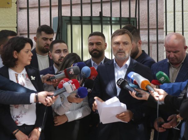 PD dorëzon kërkesën në Kuvend, Alibeaj: Komision për zgjedhjet e 25 prillit, disa nga çështjet që duhen hetuar alibeaj 4 604x450 1