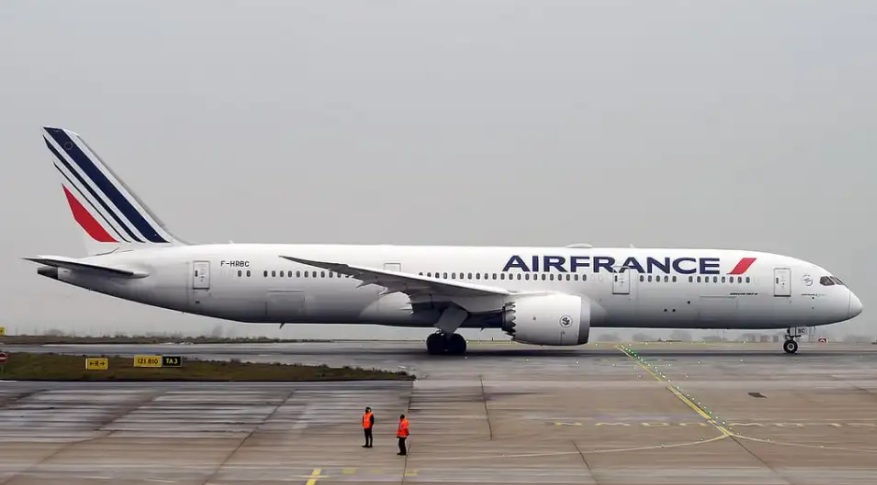 Shpërthim dhe tym i zi në avionin e “Air France”, pilotët e ulin 14 minuta pas fluturimit avion 1